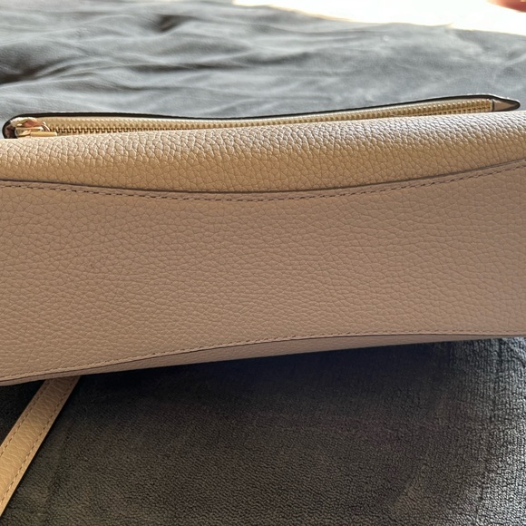 Kate Spade leather bag. shoulder strap and cross body strap. great summer bag - Picture 4 of 9